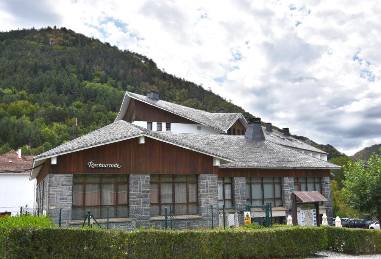 Hotel Y Apartamentos Snoe Isaba Exterior foto